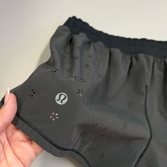 Lululemon 🍋 Run Breeze by Laser Cut Floral Shorts Size 12 - Picture 9 of 14